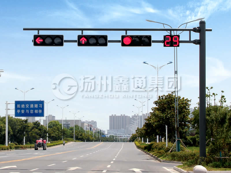 XHDG-002，F(xiàn)型懸臂信號(hào)燈桿