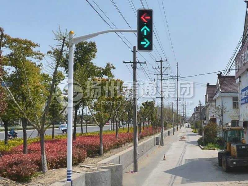 XHDG-017，單挑彎臂信號(hào)燈桿
